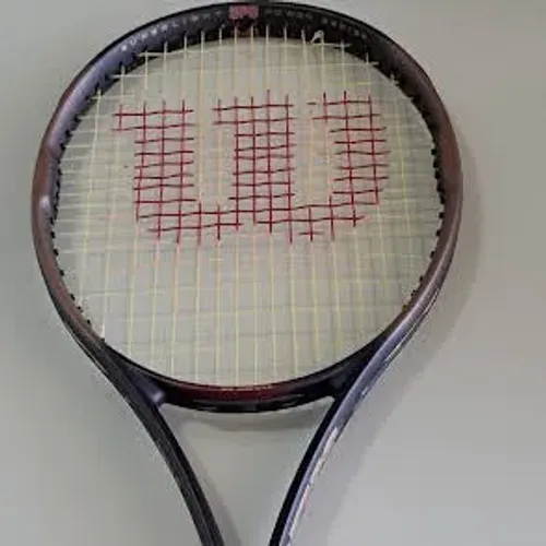 Raquete de tênis em grafite marca Wilson