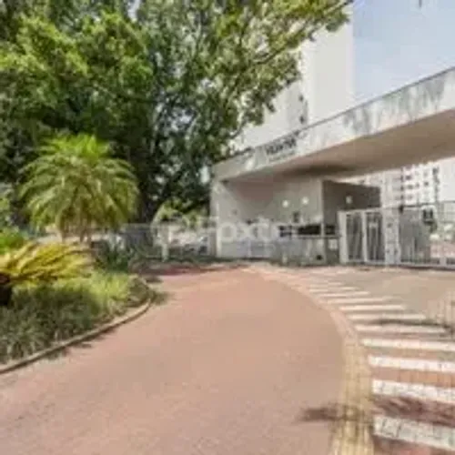 Um condomínio fechado com infraestrutura completa, que oferece lazer de clube e muita segu