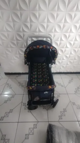 Carrinho de Bebê Dobrável - Ótimo Estado