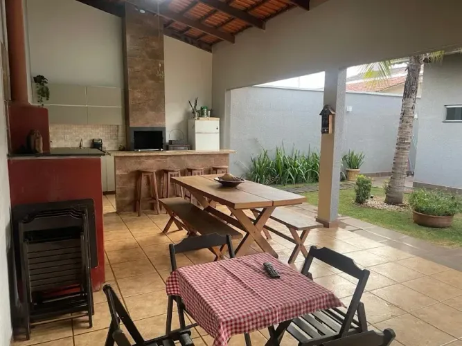 Casa com 4 quartos rica em armários no   Jardim Europa - Goiânia - GO