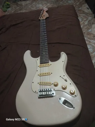 Guitarra Tagima t735 creme