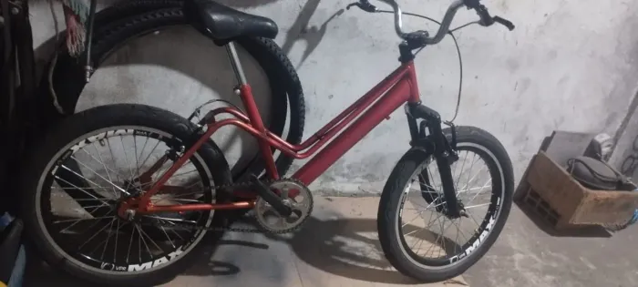 Bike aro 20 com quadro antigo peças todas novas