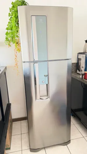 Geladeira Eletrolux inox