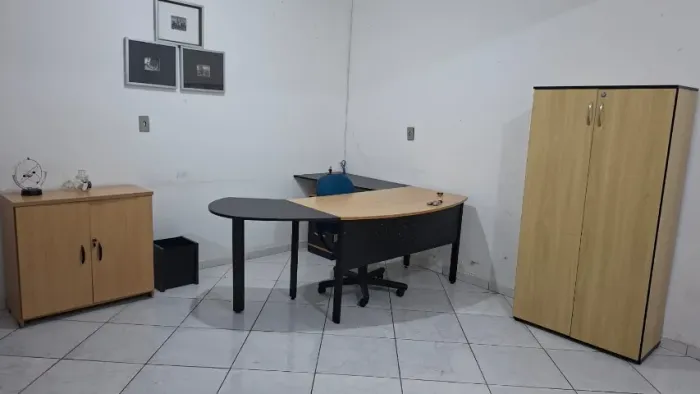 Mesa de gerente em L e Armários