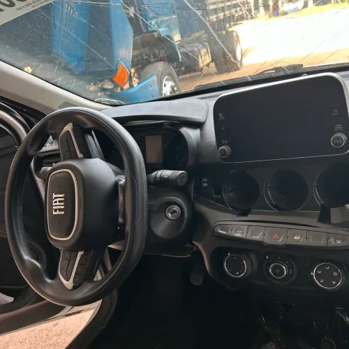 Sucata disponível para retirada de peças.