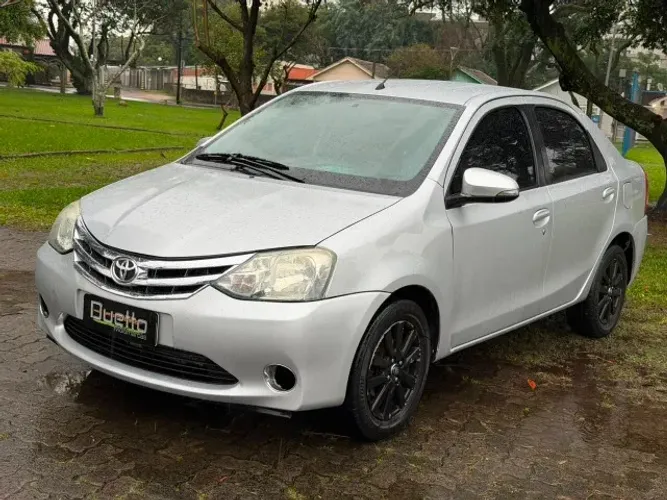 Toyota Etios Platinum Sed. 1.5 Flex 16V 4P Mec. 2016