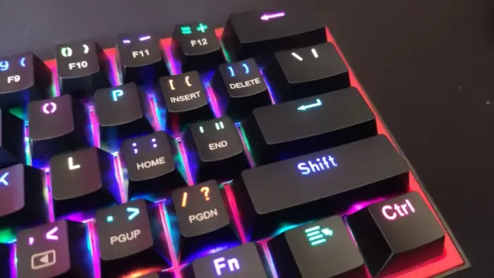 ? Kit Gamer Redragon - Mouse Storm M808 RGB + Teclado Mecânico Fizz K617 RGB