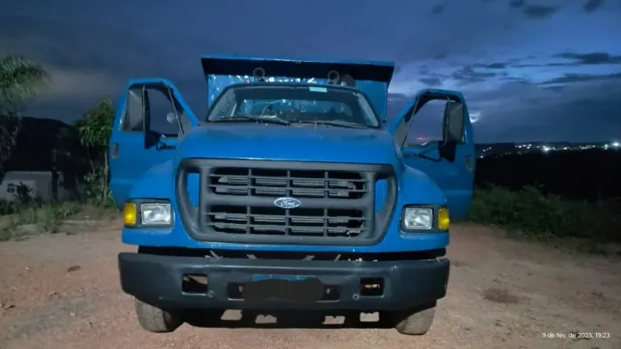 Ford f12000 pitbul