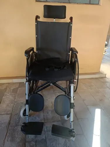 Cadeira de rodas seminova