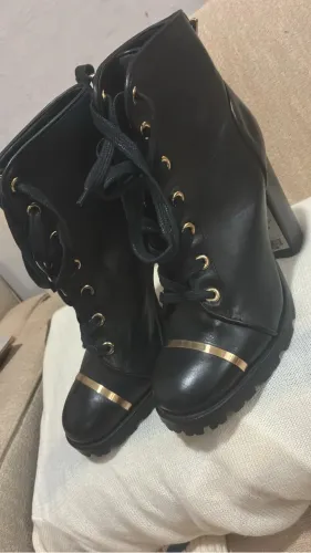 Bota coturno de couro