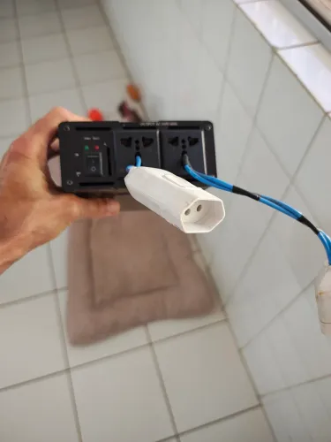 INVERSOR DE POTÊNCIA Inversor de Energia Lucky 3000W 12V para 220V - Usado