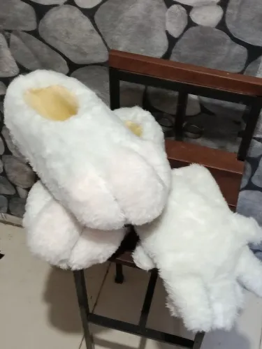 Sapato e luva de coelho feito em espuma