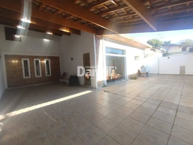 Casa para aluguel, 3 quartos, 1 suíte, 2 vagas, Centro - Taubaté/SP