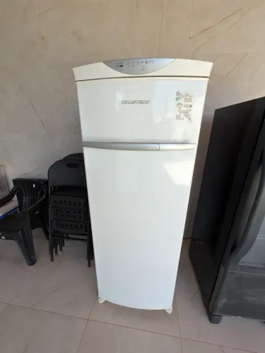 Vendo Freezer vertical com função geladeira