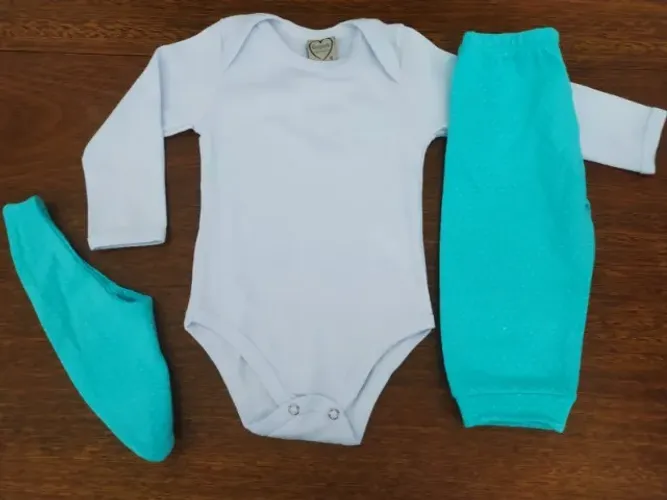 Body Para Bebê Azul-Celeste de Manga e Calça Longa da Ropek - Tamanho G