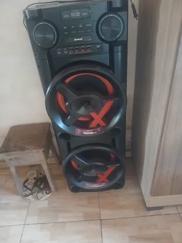 Vendo uma caixa de som 
