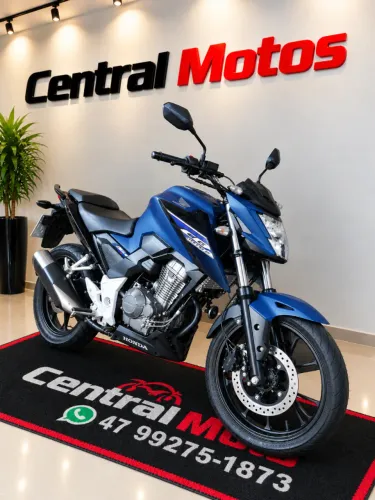 Vende-se Cb300 Twister top ABS Financiamos *