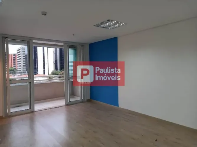 Sala Comercial Pronta com Forro de gesso e luminárias à venda, varanda, 1 vaga na garagem,