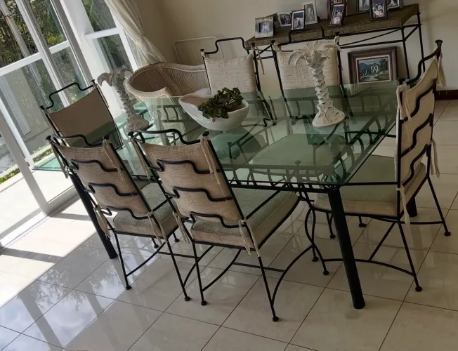 Mesa jantar com 8 cadeiras 