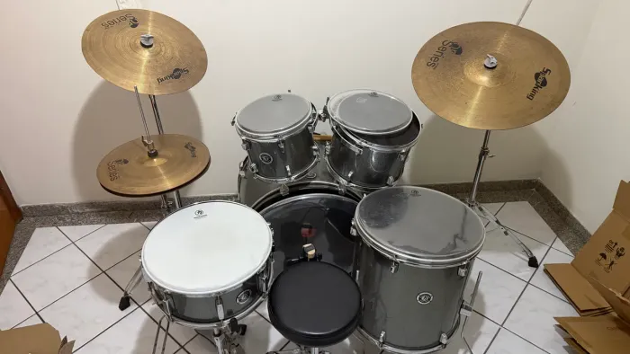 Bateria Nagano Garage Rock 22? Completa + Pratos e Acessórios