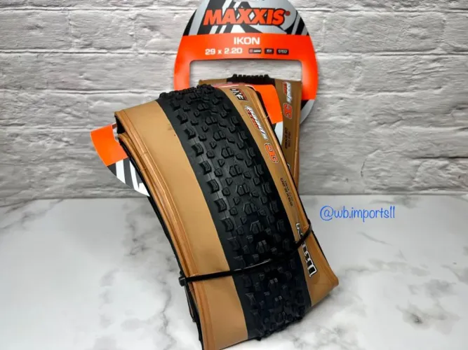Pneu maxxis faixa bege