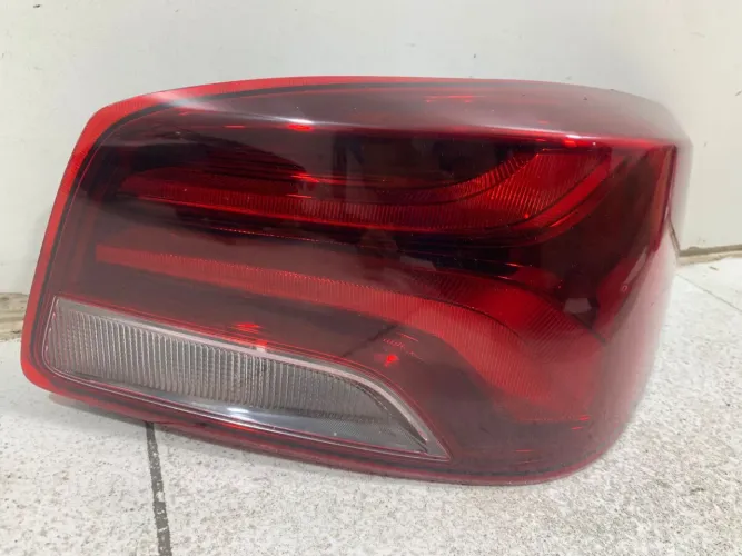 Lanterna traseira lado direito ônix hatch sem led 2020/2024 recuperado