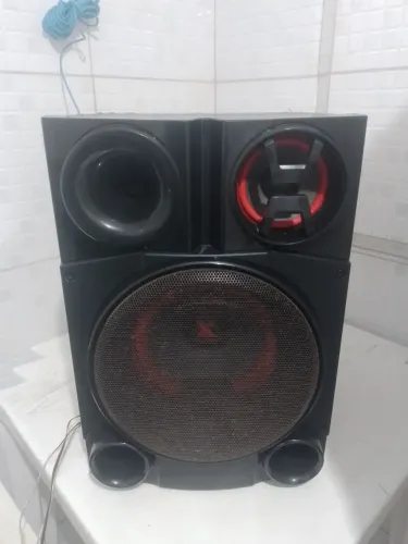VENDO 3 CAIXAS DE SOM LG NO PRECINHO  PODEM SER SEPARADAS  CERTO NO PRECINHO  CADA UMA 70$