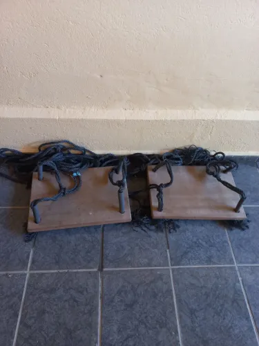 2 balanços de madeira jergelin 