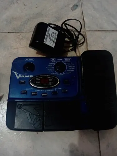 Pedaleira para guitarra Behringer X V Amp