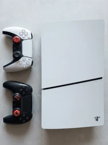 Vendo PS5 Slim com dois controles