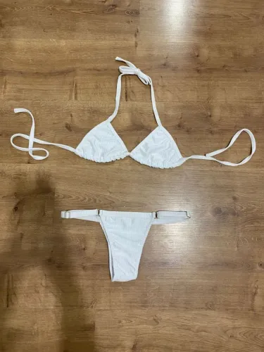 Biquíni tamanho P ótimo para o verão bem reforçado