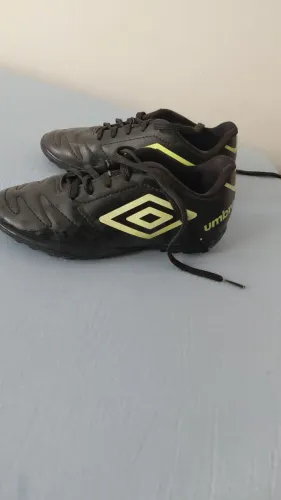 Chuteira society Umbro