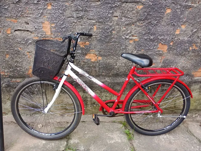 Vende-se bicicleta feminina em perfeito estado para o uso