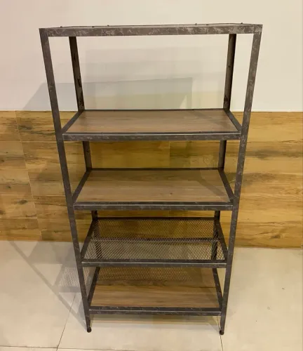 Estante industrial da Tok Stok