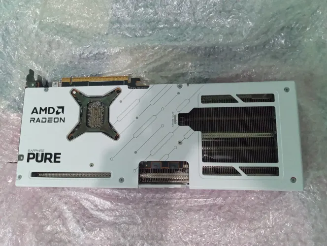 rx 9070 xt sapphire pure white com defeito