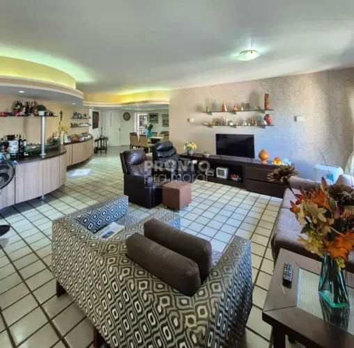 Excelente apartamento em Boa Viagem com 212,29m². Localizado em um dos bairros mais valori