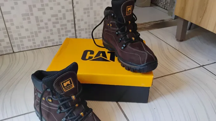 Bota de trilha 43