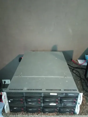Gabinete Servidor Rack 2U Supermicro - 8 Baias 3.5 Hot-Swap (Com Backplane)