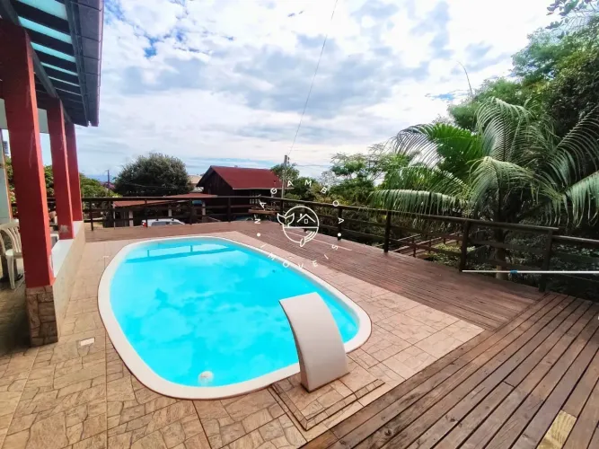 Duas casas à venda na Praia da Gamboa Com vista mar, piscina e área de lazer