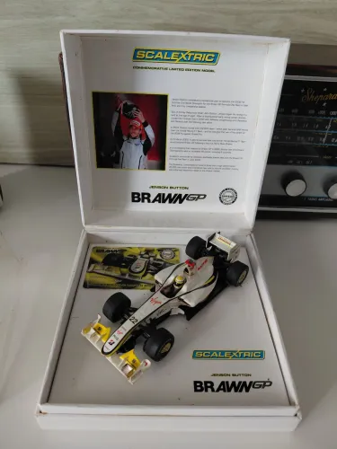 Carrinho autorama scalextric jason button