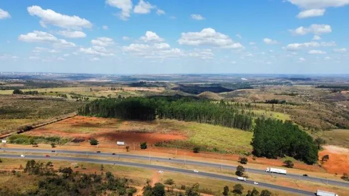 BR 070 210.000 m2 com 200 metros na beira da BR 070 proximo ao DIA DIA ATACADISTA área par
