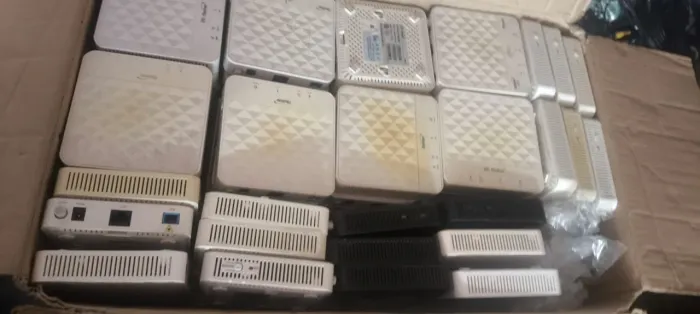 110 ONU fiberhome AN5506-01 usada sem fontes