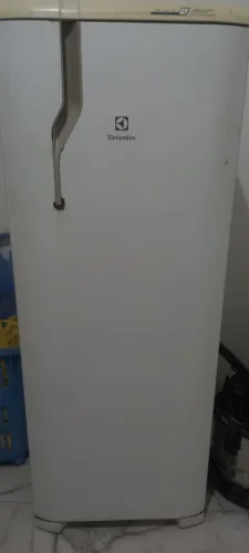 Vendor geladeira eletrolux 399L $ 650.00