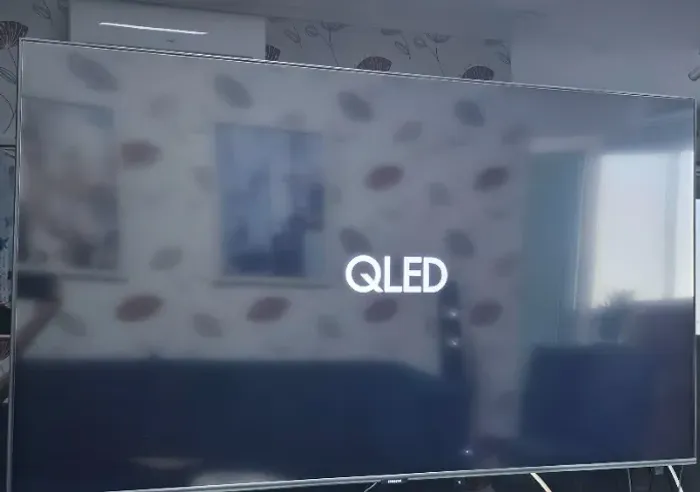 Samsung Smart TV QLED 4K Q60T 50 LEIA O ANUNCIO