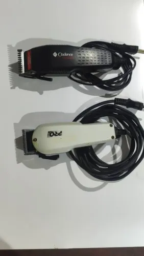 Duas máquinas de corta cabelo profissional 127