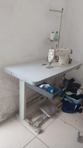 Máquina reta muito boa 
