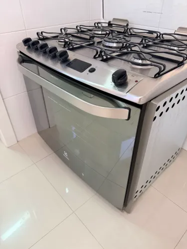 Fogão Electrolux 5 bocas com grill e timer digital - praticamente Novo