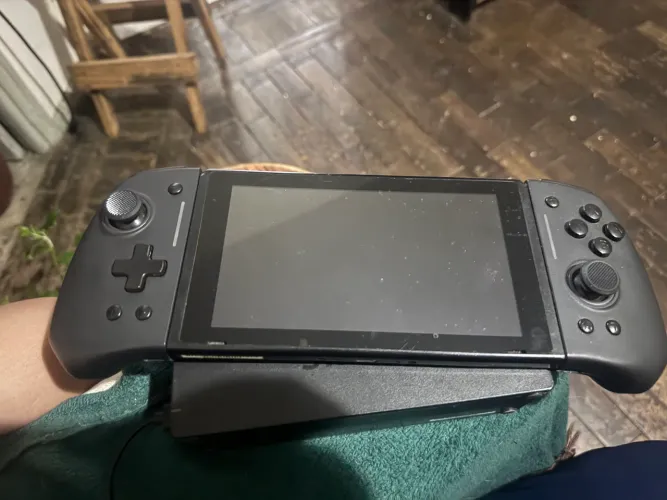 Nintendo Switch v1 Bloqueado com Joy Cons com Hall Effect
