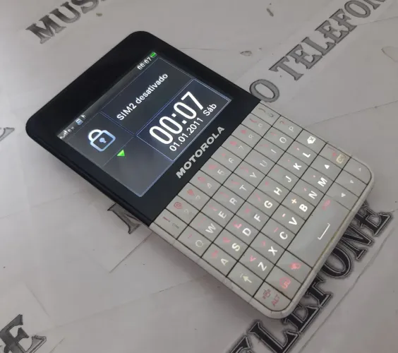 Motorola MOTOKEY EX119 CELULAR ANTIGO DUAL CHIP TOUTCH + TECLADO ULTRA FINO