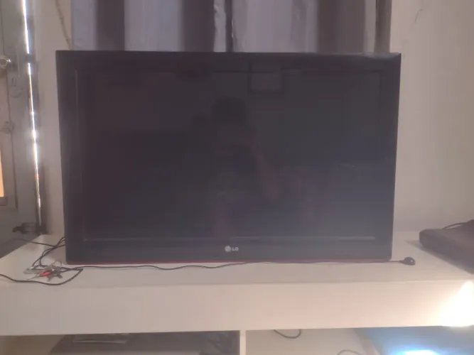 Vendo televisão LG 32 polegadas ela não é smart